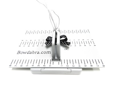 Make A Bow With Ribbon 