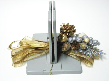 Thanksgiving Decor: Ribbon Wrapped Wreath with Bow Thanksgiving Décor Ideas