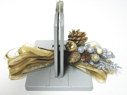 Thanksgiving Decor: Ribbon Wrapped Wreath with Bow how to make a large bow for door with wired ribbon