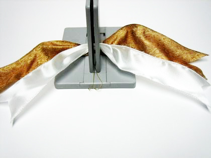 how to make a christmas wreath with ornaments and ribbon