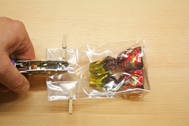 Handmade Christmas Gifts: Treat Bags with Punchinello Ribbon Bows Make Creative Holidays Treat Bags