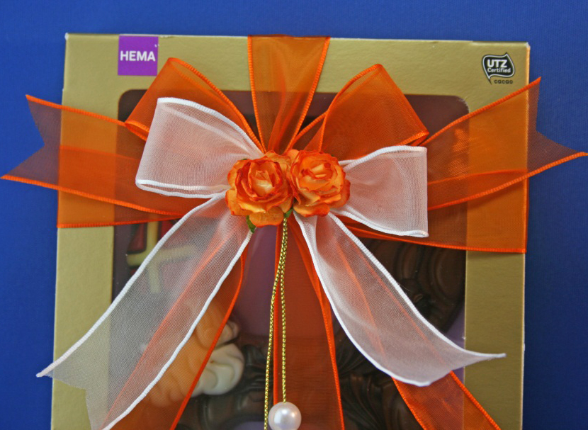 Holiday Gift Wrapping: How to tie ribbon around a gift box. Make Holiday Gift Wrapping