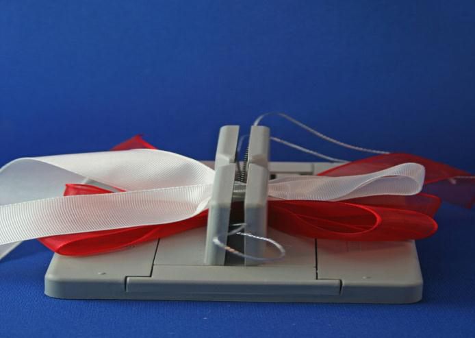 make a ribbon bow for gift wrapping