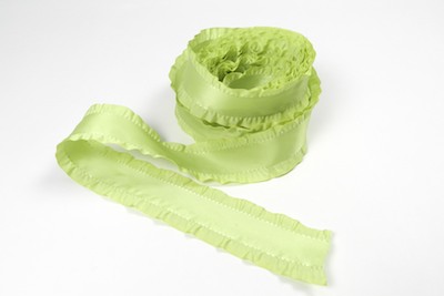 Christmas Home Decor Crafts: Ruffled Ribbon Christmas Tree Best DIY tools to make the best DIY bows