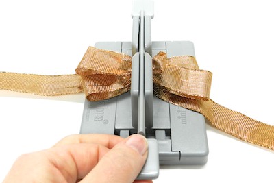 Christmas Home Decor Crafts: Ruffled Ribbon Christmas Tree Bow crafting supplies