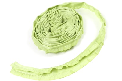 Christmas Home Decor Crafts: Ruffled Ribbon Christmas Tree Bow making tools