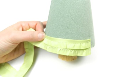 Christmas Home Decor Crafts: Ruffled Ribbon Christmas Tree Bow Building Tool Kit