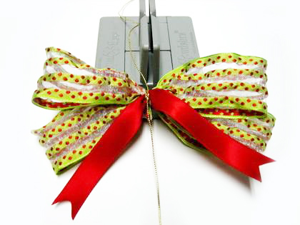 decorate a jelly jar with ribbon