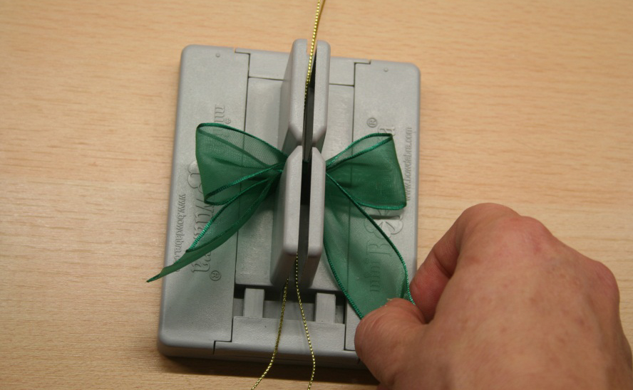 how to make a reindeer bow