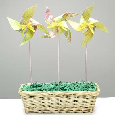 Spring Home Decor- Paper Pinwheel Arrangement via @sarah_forhan http---sewingcraftingsarah.blogspot.com