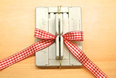 Mother's Day Canning Jar Gift Wrap 11 (1) Bow Making tool