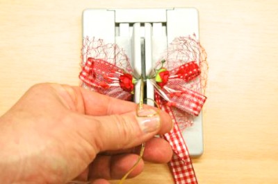 Mother's Day Canning Jar Gift Wrap 19 (1) step by step bow making