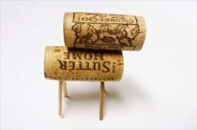 Wine Cork Christmas Reindeer with Bow Making Ideas