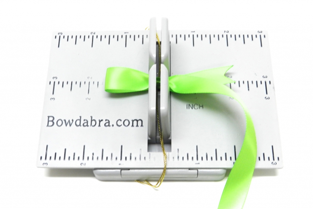 make a ribbon with bow maker tool