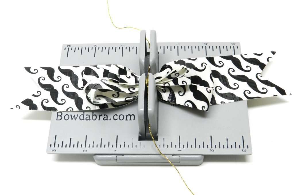 How to make a simple bow out of ribbon