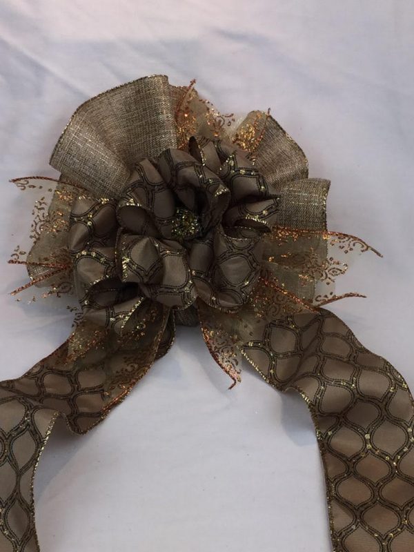 FUN GIFT WRAPPING BOW