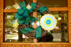 How to Make Unique Housewarming Wreath with Bows 