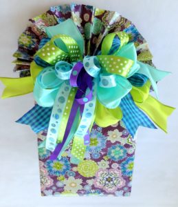 How to Make an Accordion Fan and Bows Gift Wrap : Bowdabra