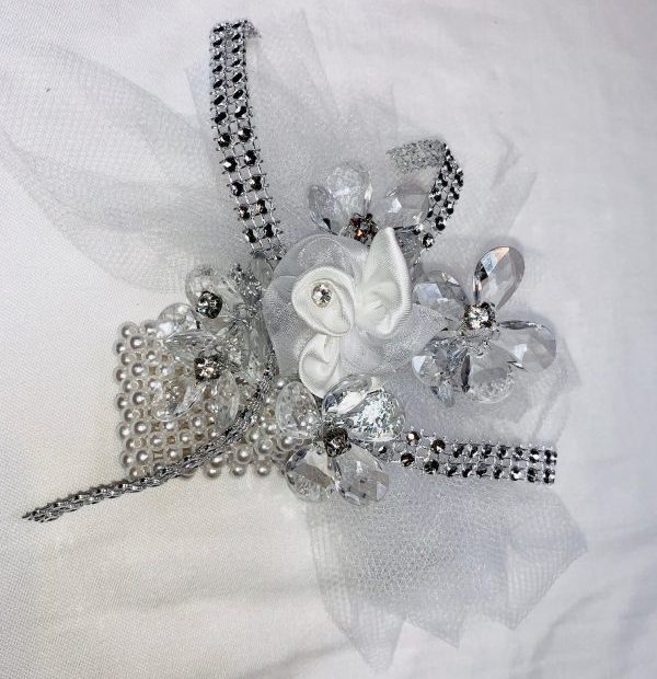 How to make Pretty Wrist Corsage