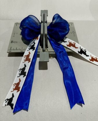 Horse show bow