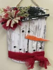 Video DIY – Everyone will love this inexpensive dollar store snowman