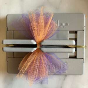Scrunch Tulle into Mini Bowdabra